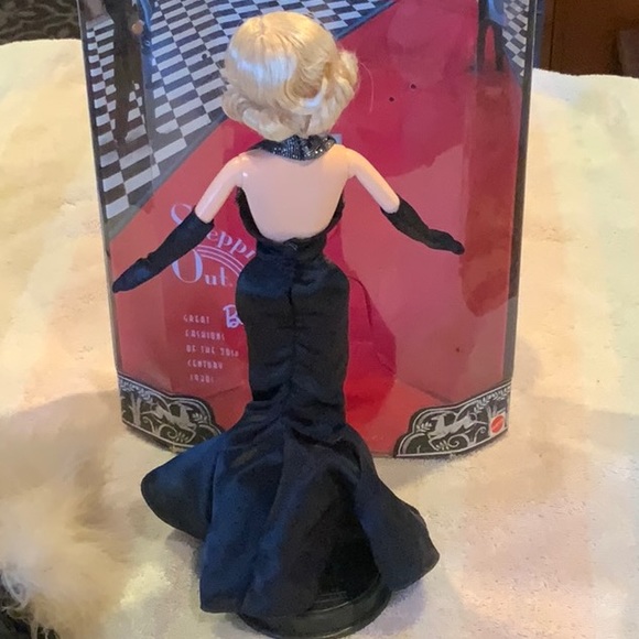 Vintage Mattel 1998 collector edition stepping out Barbie doll - Picture 6 of 9